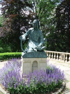 bronze of Dante Alighieri in Italian Cultural Garden