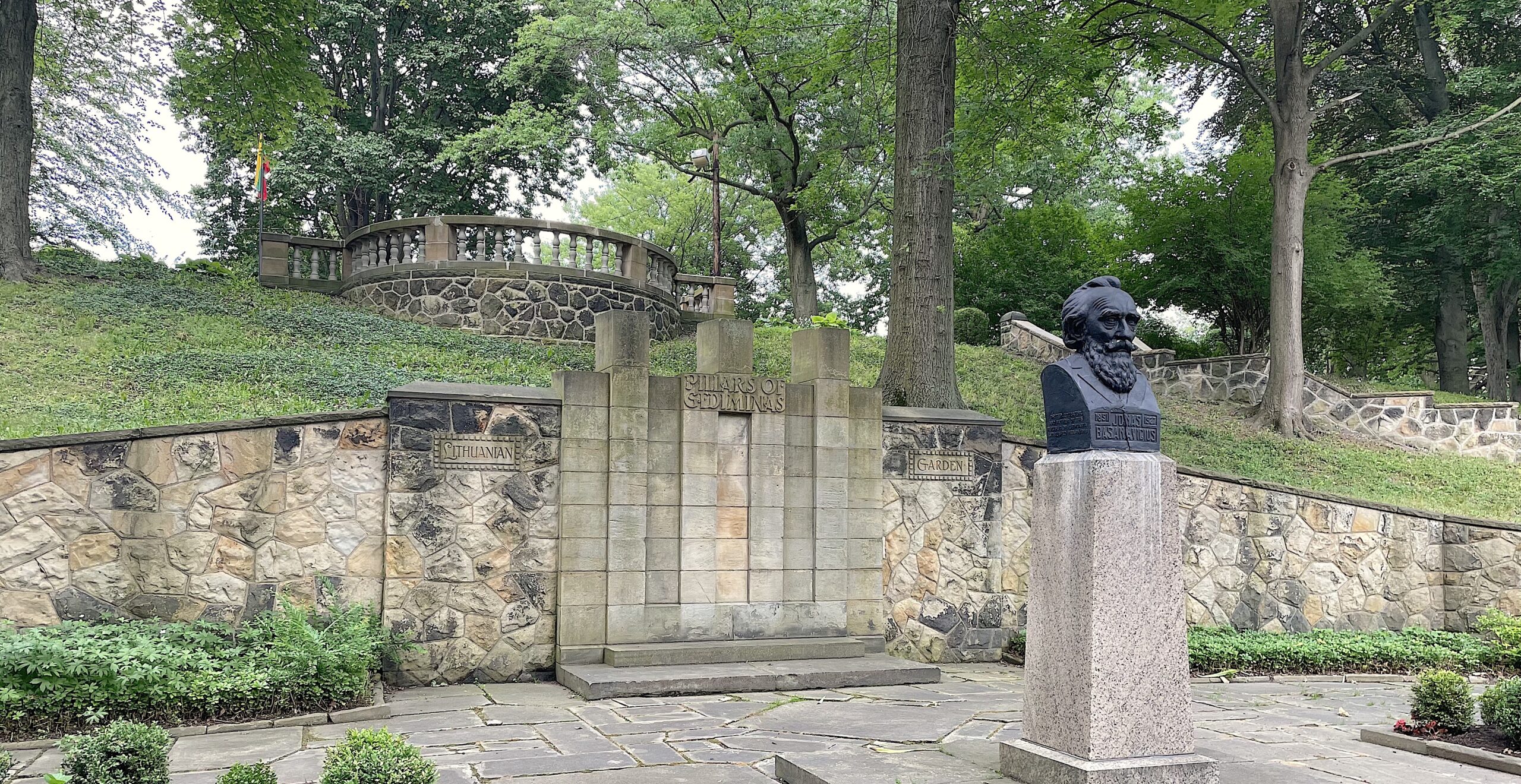 The middle level of the Lithuanian Cultural Garden is a terrace defined by a three pillared sculptured wall that was modeled after the three pillars of Gediminas, a memorial in Vilnius symbolizing the unification of Lithuania.